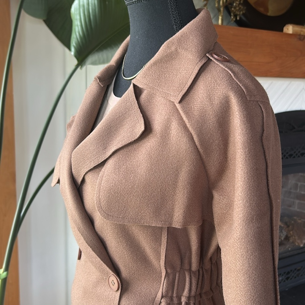 Cinched Waist Trench coat for Women - Picture 10 of 11